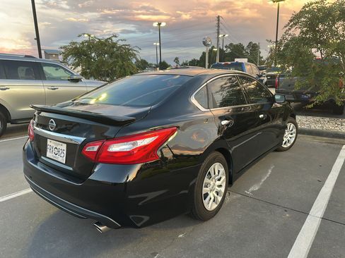Used 2017 Nissan Altima 2.5 S w/ Power Driver Seat Package FWD image 4