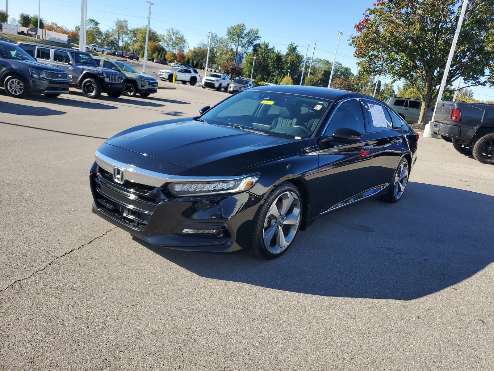 Used 2018 Honda Accord Touring image 2