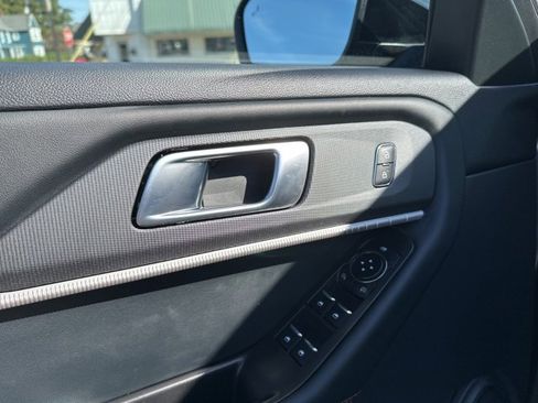 Used 2025 Ford Explorer ST-Line w/ ST-Line Street Pack image 19