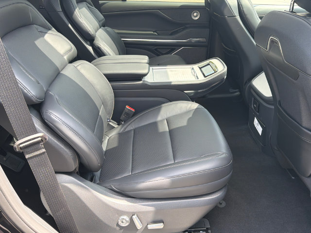New 2027 Lincoln Navigator Reserve w/ Jet Appearance Package AWD/4WD image 15