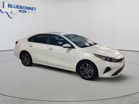 Used 2022 Kia Forte LXS FWD image 2