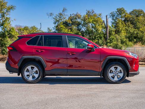 Used 2021 Toyota RAV4 XLE w/ Convenience Package image 8