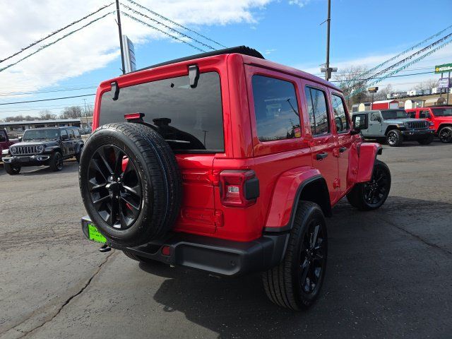 Used 2025 Jeep Wrangler Unlimited Sahara w/ Safety Group AWD/4WD image 7