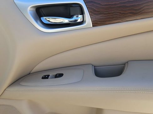 Used 2018 Nissan Pathfinder Platinum FWD image 25