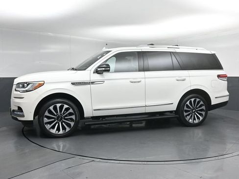 Certified 2023 Lincoln Navigator Reserve AWD/4WD image 4