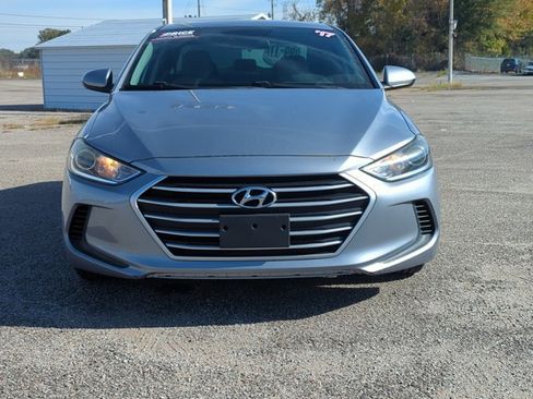 Used 2017 Hyundai Elantra SE image 2