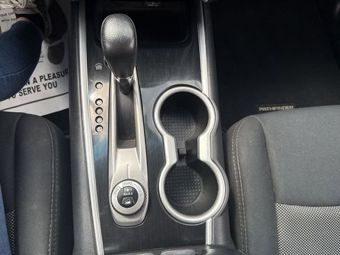 Used 2018 Nissan Pathfinder SV image 24