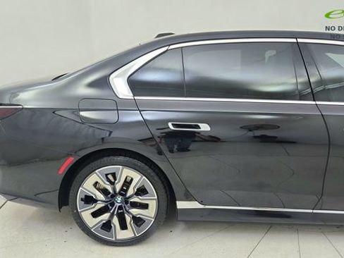 Used 2023 BMW i7 xDrive60 AWD/4WD image 7