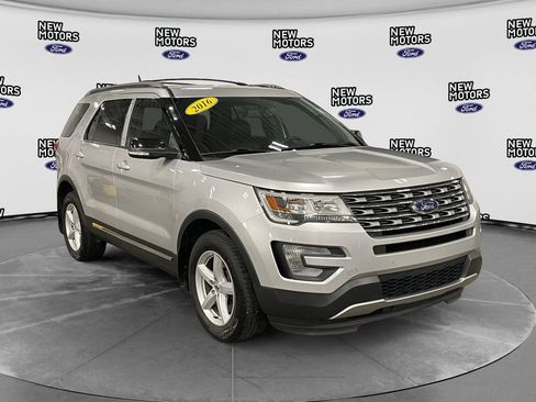 Used 2016 Ford Explorer XLT w/ Equipment Group 202A AWD/4WD image 7