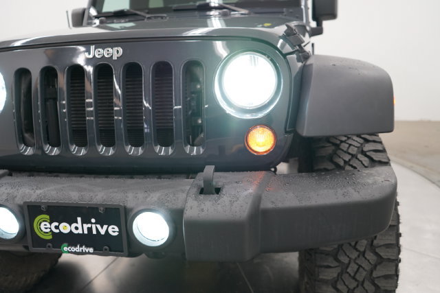Used 2018 Jeep Wrangler Sport w/ Connectivity Group AWD/4WD image 35