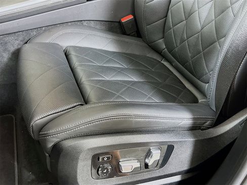 Used 2023 BMW X7 xDrive40i w/ Executive Package image 23