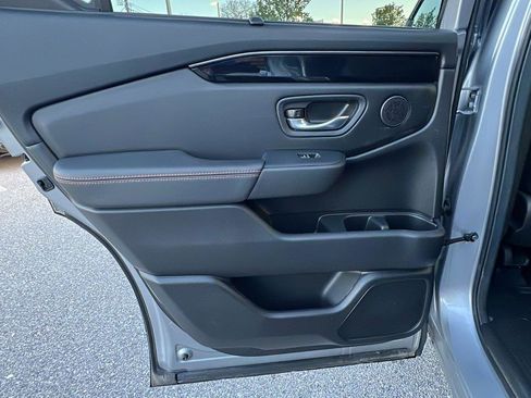 Certified 2025 Honda Pilot TrailSport image 18