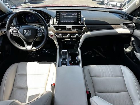 Used 2018 Honda Accord Touring image 18