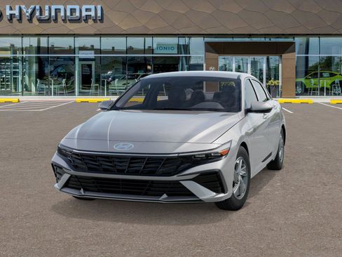 New 2025 Hyundai Elantra SE image 6