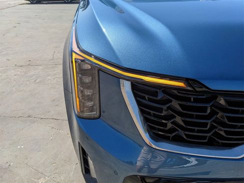 Certified 2025 Kia Sorento EX image 11