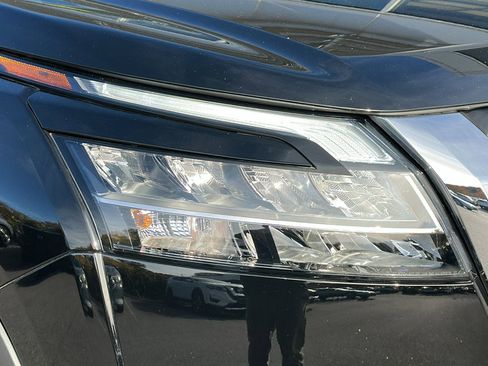 Certified 2024 Nissan Pathfinder SL image 4