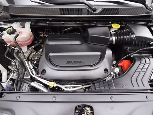 Used 2022 Chrysler Pacifica Touring-L image 29