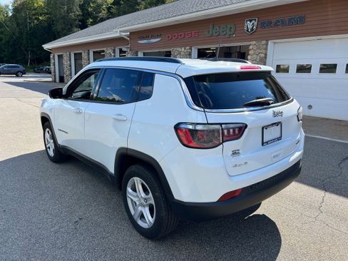 Used 2023 Jeep Compass Latitude w/ Convenience Group AWD/4WD image 7