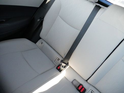 Used 2024 Toyota Corolla Cross LE w/ Moonroof Package image 12