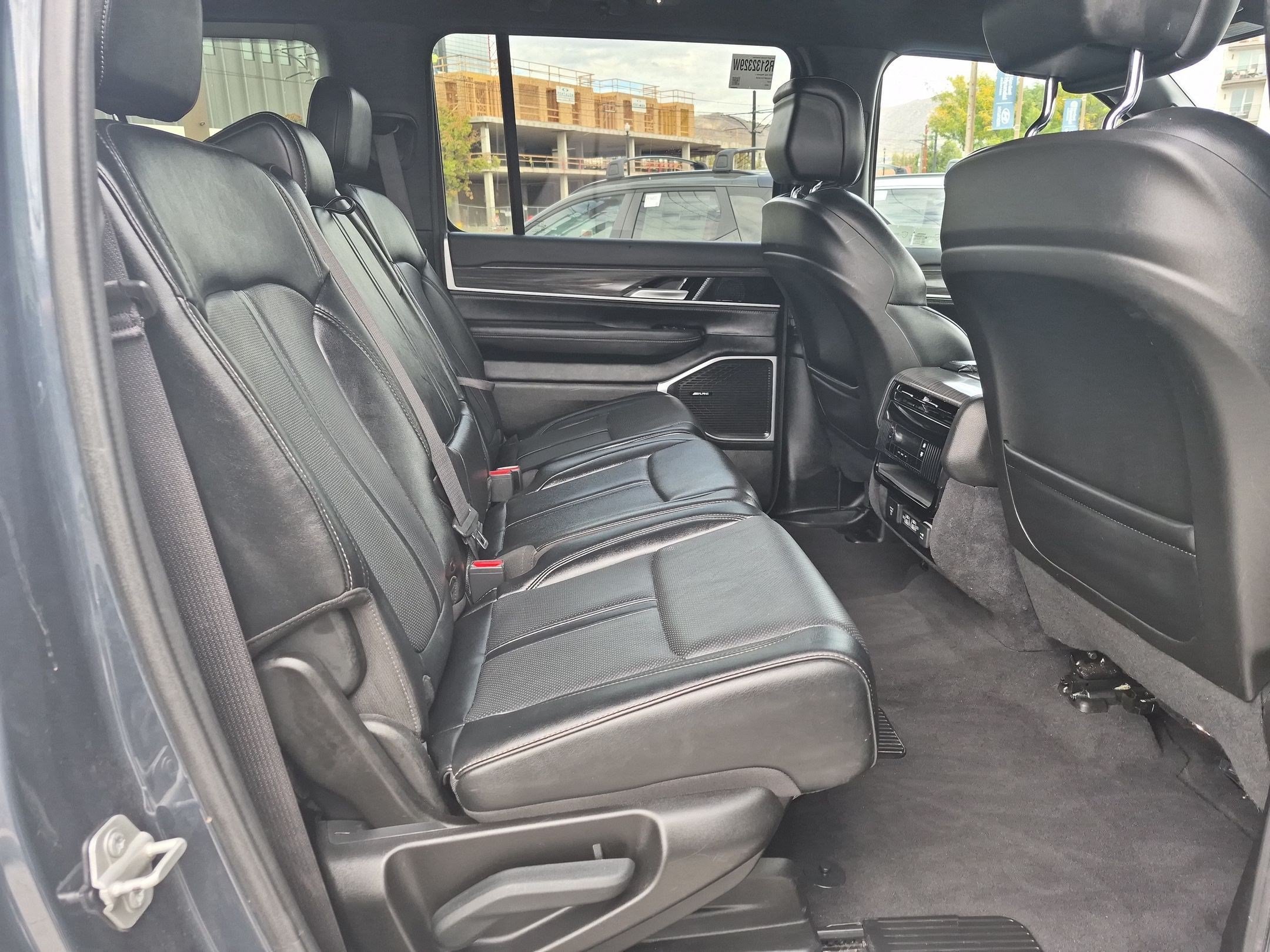 Used 2024 Jeep Wagoneer L Series II w/ Flexible Seating Group AWD/4WD image 30