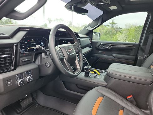 Used 2024 GMC Sierra 1500 AT4 w/ Technology Package image 16