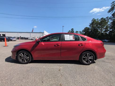 Used 2024 Kia Forte LXS w/ LXS Technology Package FWD image 5