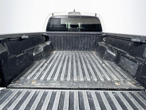 Used 2022 Toyota Tacoma SR5 RWD image 33