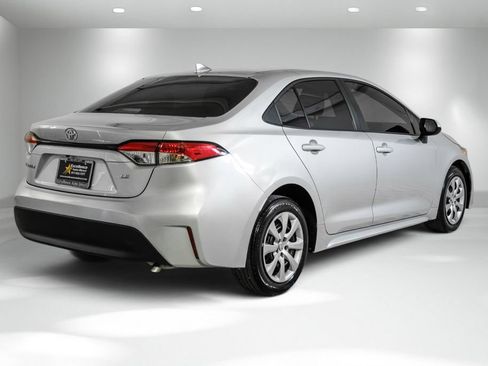 Used 2025 Toyota Corolla LE FWD image 8