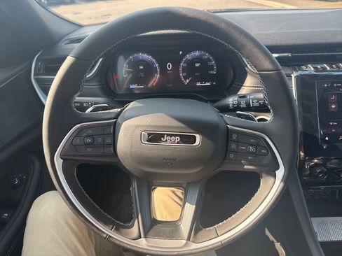 New 2025 Jeep Grand Cherokee L Laredo image 27