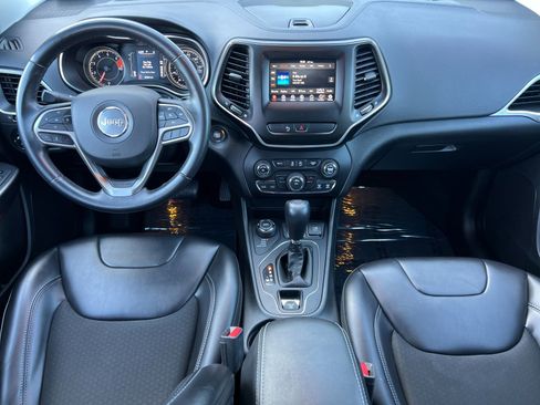 Used 2019 Jeep Cherokee Latitude Plus image 13