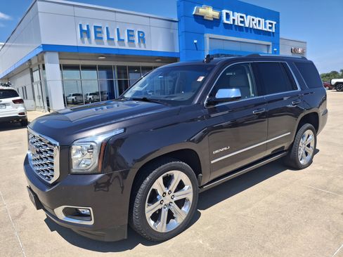 Used 2018 GMC Yukon Denali w/ Denali Ultimate Package AWD/4WD image 3