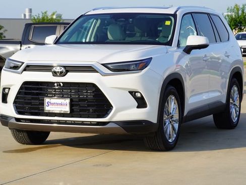 Used 2026 Toyota Grand Highlander AWD image 3