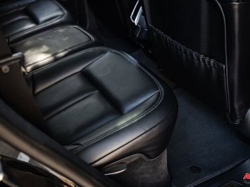 Used 2018 Porsche Cayenne Platinum Edition image 71