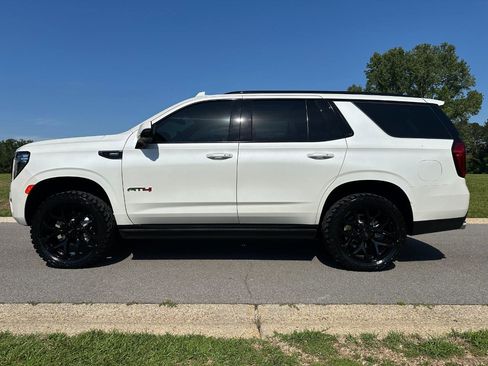 Used 2024 GMC Yukon AT4 w/ Technology Package AWD/4WD image 8
