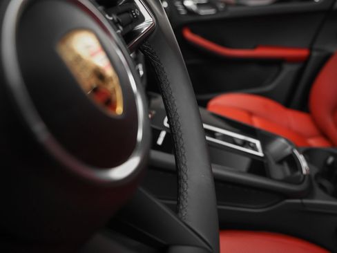 Certified 2026 Porsche Macan AWD/4WD image 31
