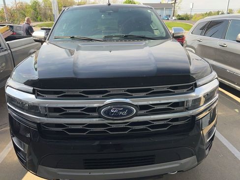 Used 2024 Ford Expedition Platinum image 2