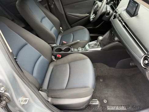 Used 2020 Toyota Yaris LE image 12