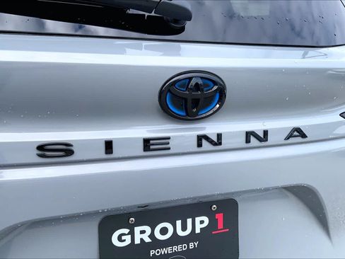 Used 2025 Toyota Sienna XSE w/ XSE Plus Package AWD/4WD image 33