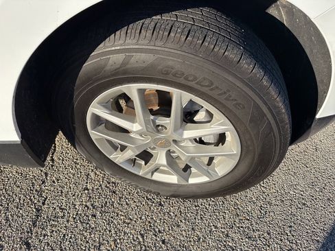 Used 2024 Chevrolet Equinox LT image 12