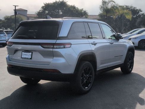 New 2025 Jeep Grand Cherokee Laredo image 5