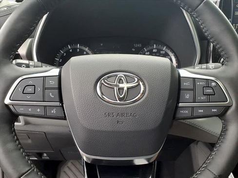 Used 2021 Toyota Highlander Limited image 9