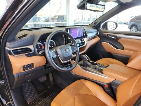 Used 2023 Toyota Highlander Platinum image 14