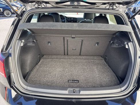 Used 2019 Volkswagen Golf R 4-Door image 11