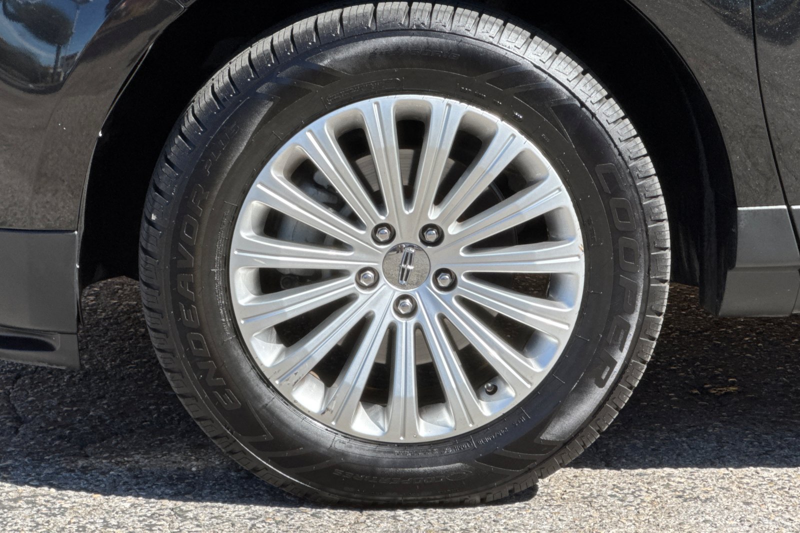 Used 2015 Lincoln MKX FWD image 25