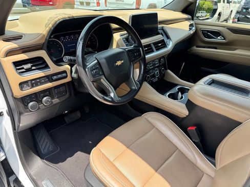 Used 2021 Chevrolet Suburban Premier w/ Premium Package AWD/4WD image 16