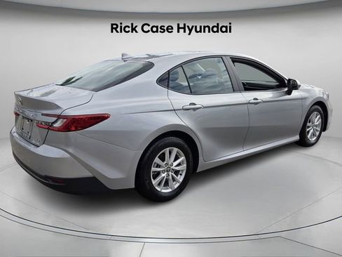 Used 2025 Toyota Camry LE image 6