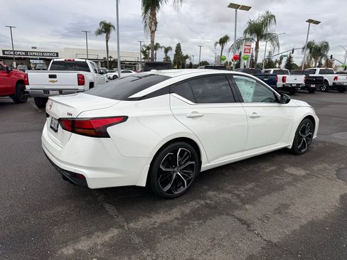 Certified 2024 Nissan Altima 2.5 SR image 6