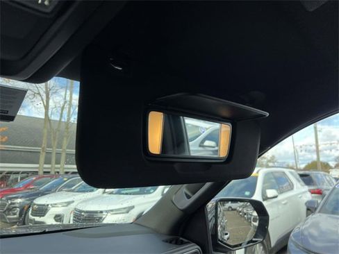 Certified 2024 Chevrolet Suburban Premier image 32