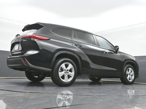 Used 2023 Toyota Highlander LE FWD image 43