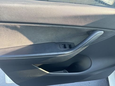 Used 2021 Tesla Model Y Long Range image 7